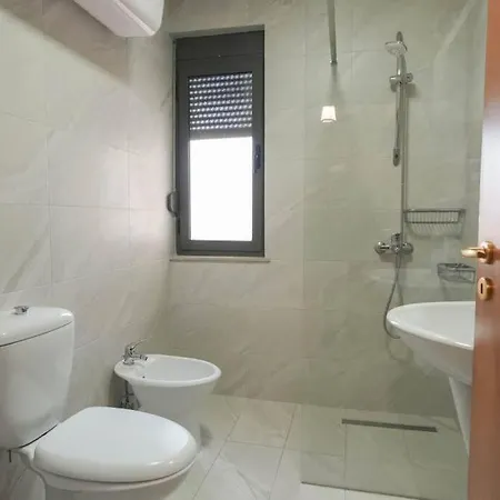 Staycation, Center With Balcony Διαμέρισμα Τίρανα