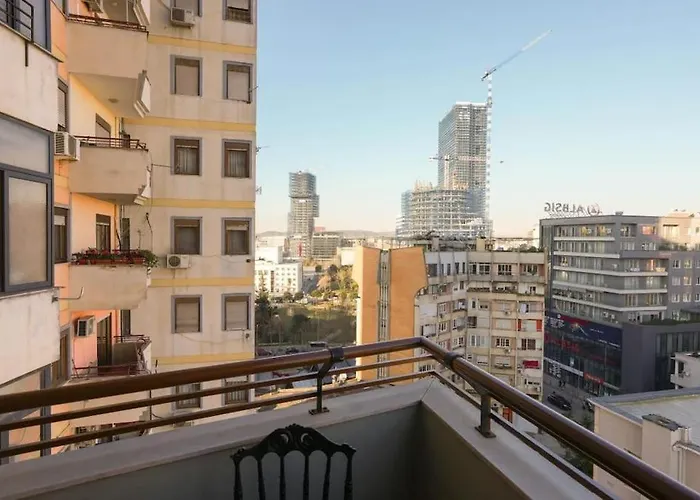 Staycation, Center With Balcony Apartment