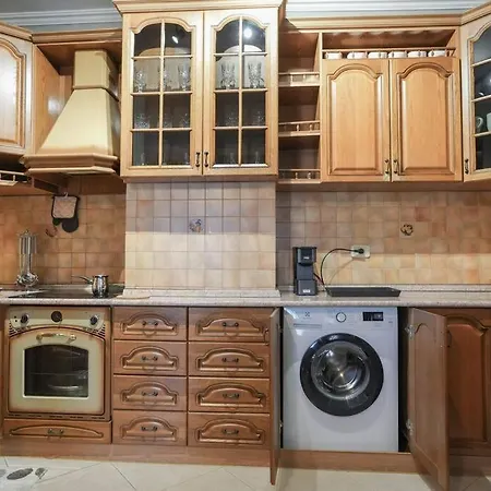 Staycation, Center With Balcony Apartment Tirana